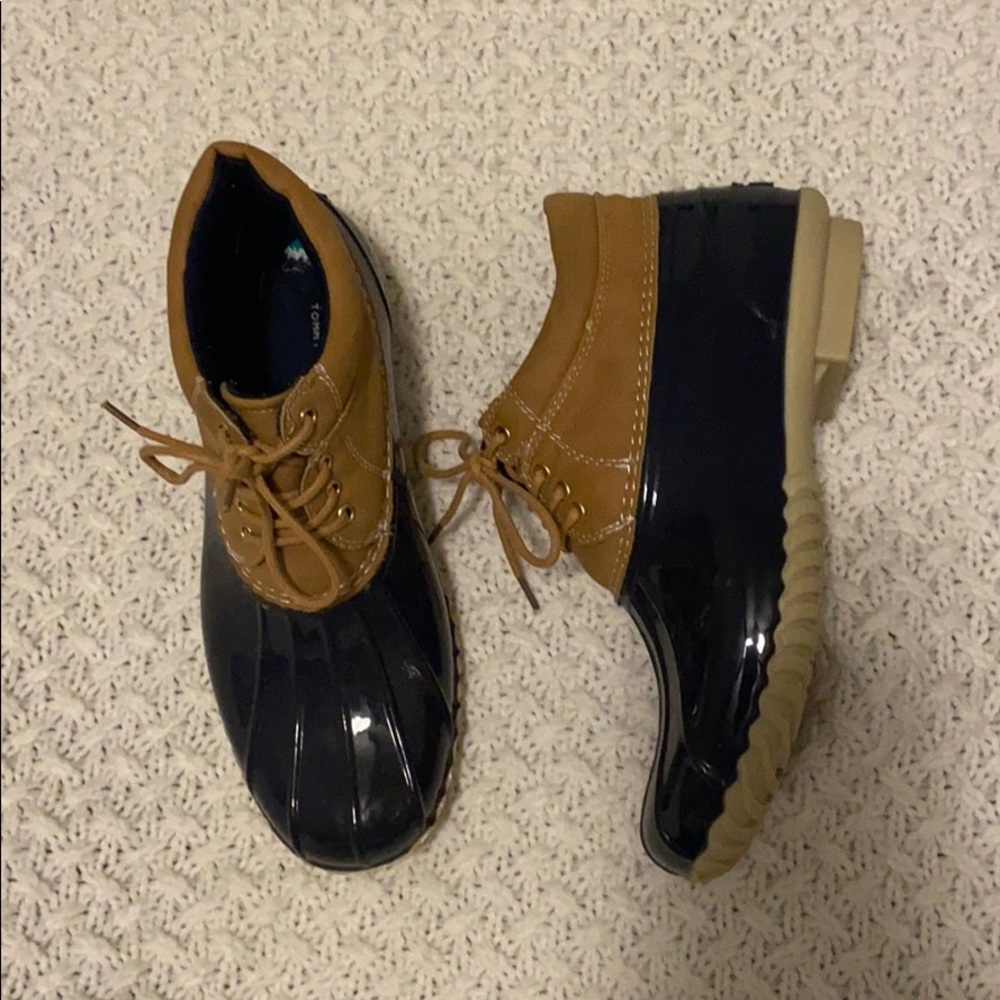 Tommy Hilfiger duck booties